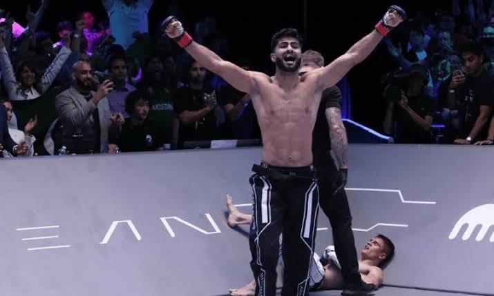 PM Awards Rs. 5 Million to MMA Fighter Shahzeb Rind for Making Pakistan Proud