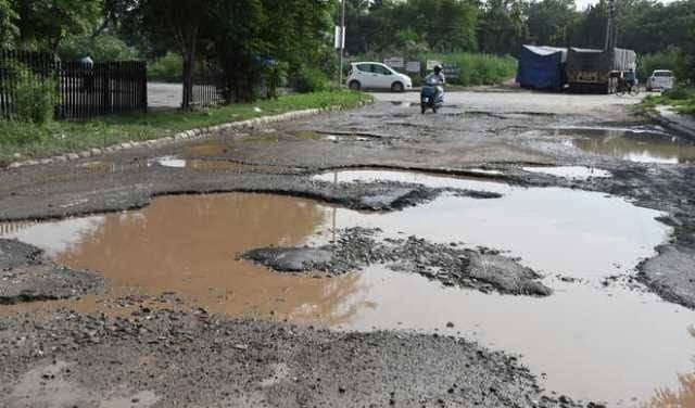 Karachi Road Repairs: How to Report Damaged Roads