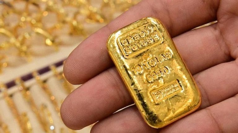 Gold Price in Pakistan Today Per Tola Drops by Rs3,400